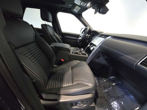 Used 2025 Land Rover Discovery Dynamic SE AWD/4WD image 13