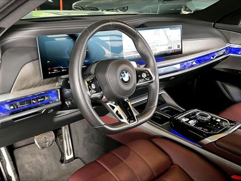 Used 2024 BMW 740i w/ Executive Package image 18