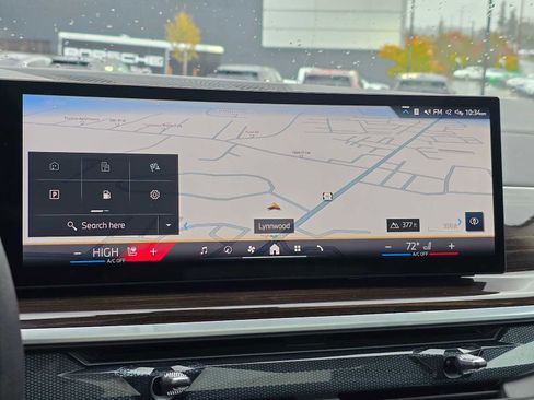 Used 2025 BMW X7 xDrive40i w/ Premium Package image 24