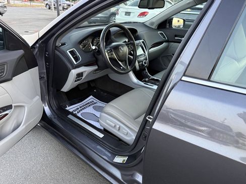 Used 2017 Acura TLX FWD image 7