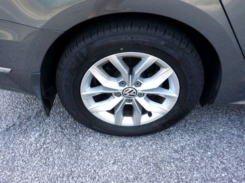 Used 2017 Volkswagen Passat 1.8T S image 11