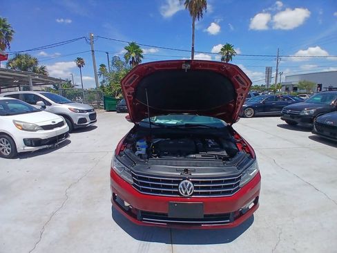 Used 2017 Volkswagen Passat 1.8T SE FWD image 3