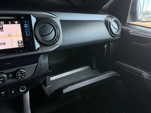 Used 2019 Toyota Tacoma TRD Off-Road w/ Technology Package AWD/4WD image 54