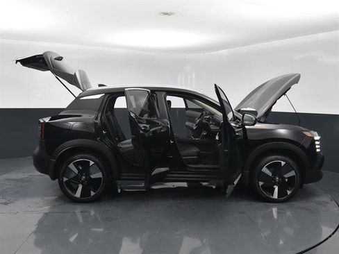 Used 2025 Nissan Kicks SR w/ SR Premium Package FWD image 44
