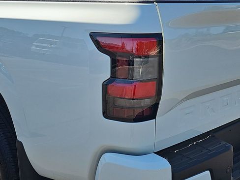 Used 2025 Nissan Frontier SV RWD image 35