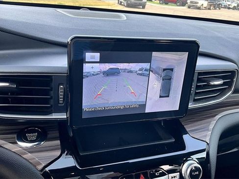 Used 2022 Ford Explorer Limited image 19