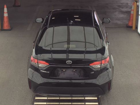 Used 2022 Toyota Corolla LE image 6