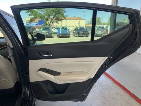 Used 2019 Nissan Altima 2.5 SL FWD image 13