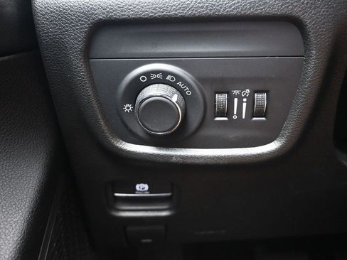 Used 2024 Jeep Grand Cherokee Laredo RWD image 15