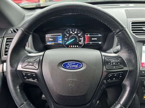 Used 2018 Ford Explorer XLT w/ Equipment Group 202A image 16