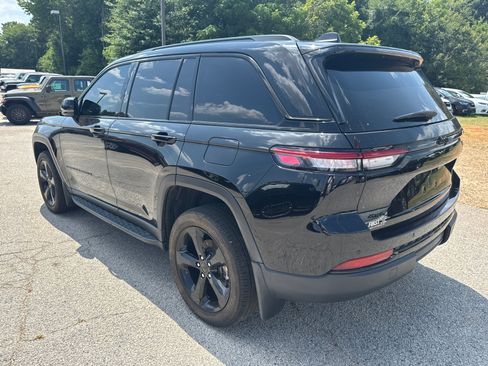 Certified 2025 Jeep Grand Cherokee Altitude AWD/4WD image 7