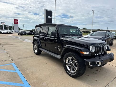 Used 2021 Jeep Wrangler Unlimited Sahara AWD/4WD image 15