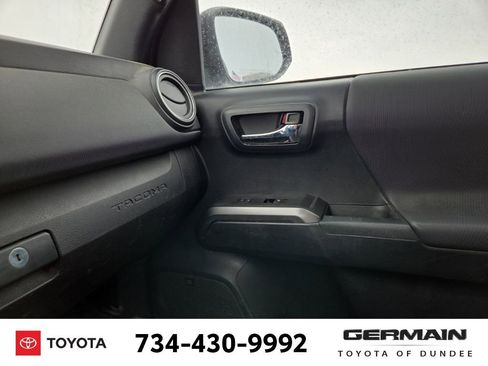 Used 2019 Toyota Tacoma TRD Sport image 26