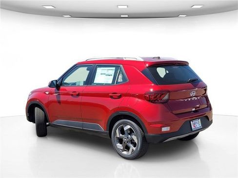 Certified 2025 Hyundai Venue Limited FWD image 5