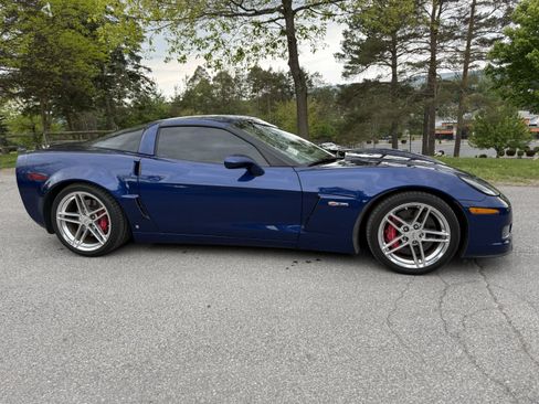 Used 2006 Chevrolet Corvette Z06 RWD image 2