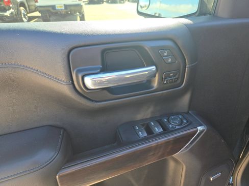 Used 2020 GMC Sierra 1500 SLT RWD image 12