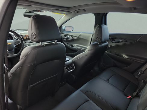 Used 2018 Chevrolet Malibu LT w/ Leather Package FWD image 12