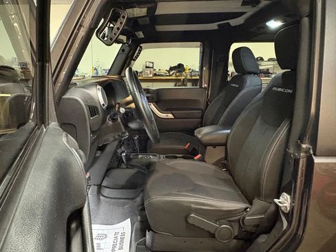 Used 2017 Jeep Wrangler Rubicon w/ Connectivity Group AWD/4WD image 15