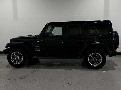 Used 2019 Jeep Wrangler Unlimited Sahara w/ Uconnect 4C Nav & Sound Group AWD/4WD image 14