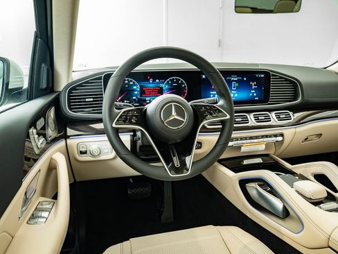 New 2026 Mercedes-Benz GLS 450 4MATIC image 35