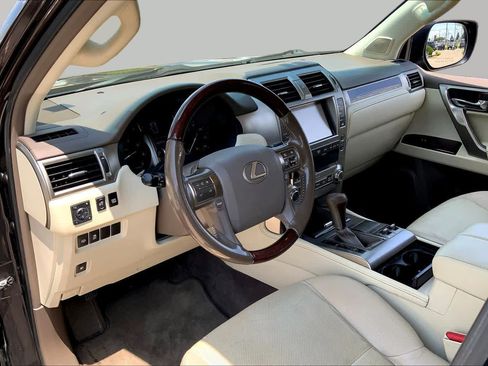 Used 2018 Lexus GX 460 Premium w/ Premium Package AWD/4WD image 16