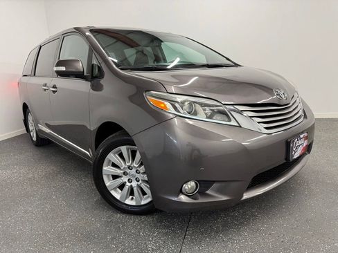 Used 2015 Toyota Sienna Limited image 4