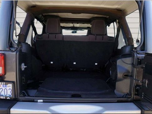 Used 2014 Jeep Wrangler Unlimited Sahara w/ Connectivity Group AWD/4WD image 18
