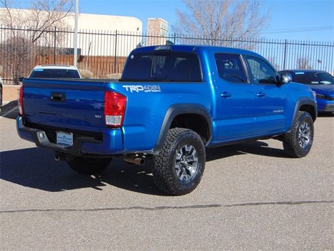 Used 2017 Toyota Tacoma image 4