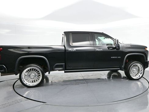 Used 2022 Chevrolet Silverado 2500 High Country w/ Z71 Off-Road Package AWD/4WD image 8