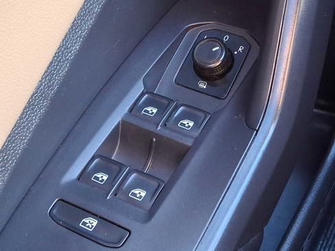 Used 2019 Volkswagen Jetta SE w/ Cold Weather Package image 25