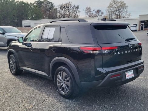 Used 2025 Nissan Pathfinder SV image 6