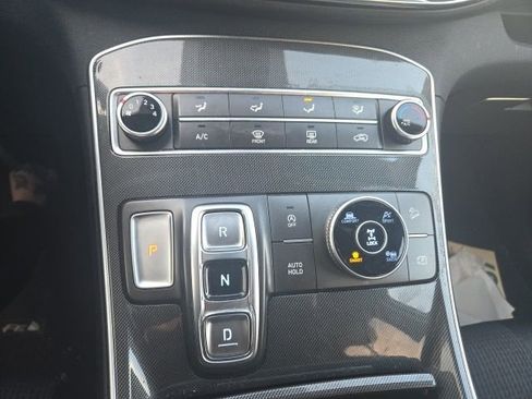 Used 2021 Hyundai Santa Fe SE image 11