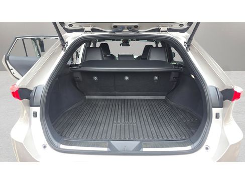 Used 2024 Toyota Venza XLE image 17