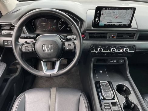 Certified 2025 Honda Pilot Touring image 12