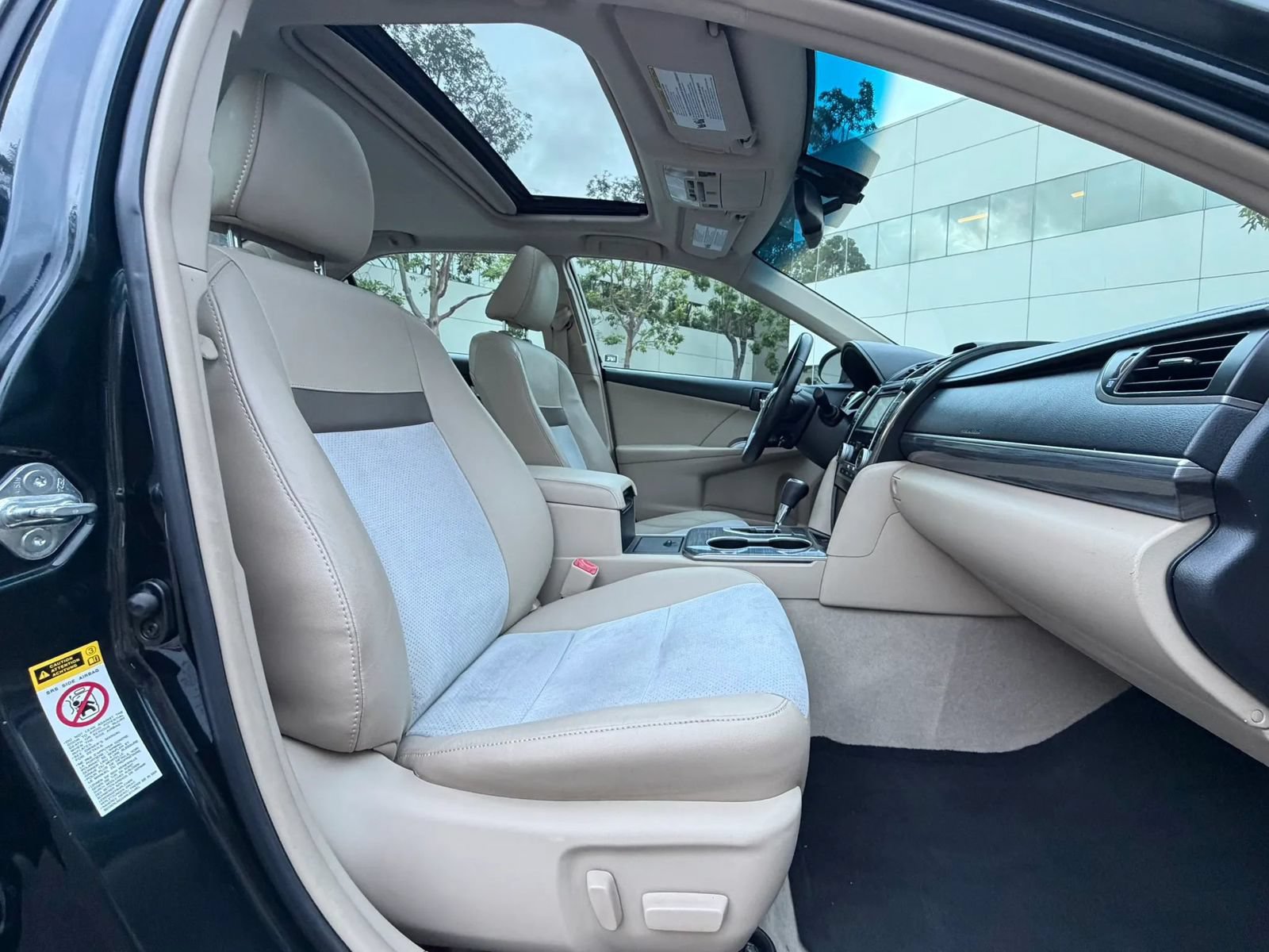 Used 2012 Toyota Camry XLE w/ Leather Pkg FWD image 11