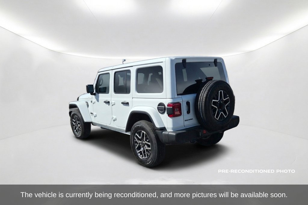 Used 2026 Jeep Wrangler Unlimited Sahara AWD/4WD image 8