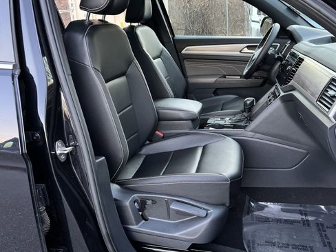 Used 2022 Volkswagen Atlas Cross Sport SE image 25