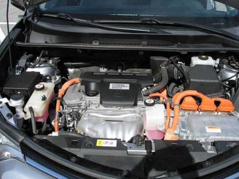 Used 2017 Toyota RAV4 XLE w/ Convenience Package image 9