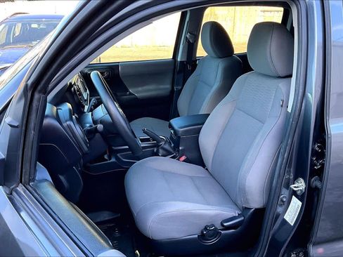 Used 2019 Toyota Tacoma SR image 8