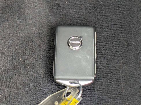 Used 2017 Volvo S90 T6 Momentum w/ Vision Package image 34