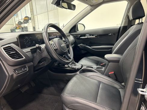 Used 2024 Kia Seltos EX AWD/4WD image 11