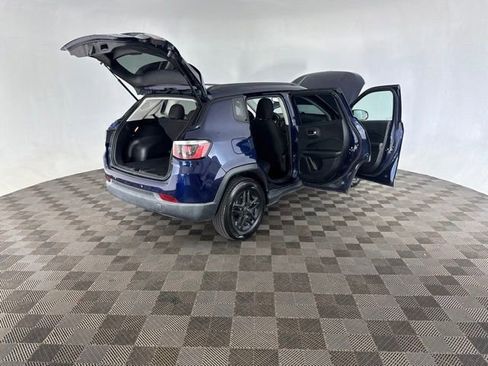 Used 2018 Jeep Compass Sport w/ Tech Group FWD image 17