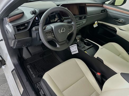 New 2025 Lexus ES 300h w/ Premium Package image 9