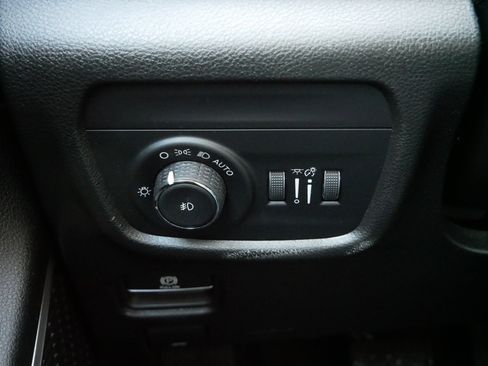 Used 2023 Jeep Grand Cherokee Limited w/ Black Appearance Package image 26