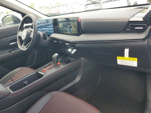 New 2025 Nissan Kicks SR image 11