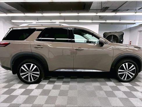 Used 2025 Nissan Pathfinder Platinum w/ Cargo Package AWD/4WD image 15