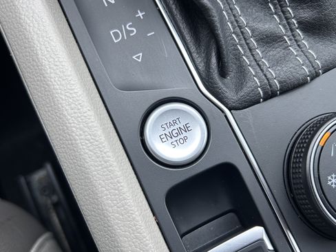 Used 2021 Volkswagen Atlas SEL Premium w/ MDO Package (Bench Seat) image 17