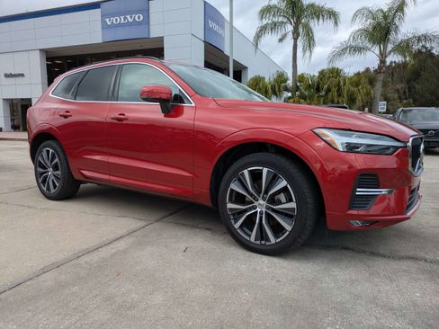 Used 2022 Volvo XC60 B5 Momentum w/ Climate Package image 2