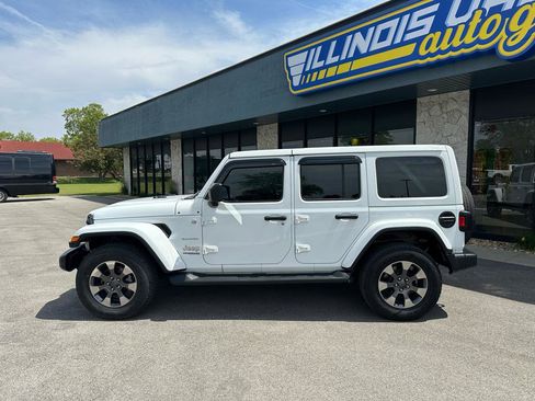 Used 2018 Jeep Wrangler Unlimited Sahara AWD/4WD image 4
