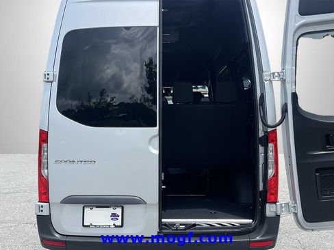 Used 2024 Mercedes-Benz Sprinter 2500 image 18